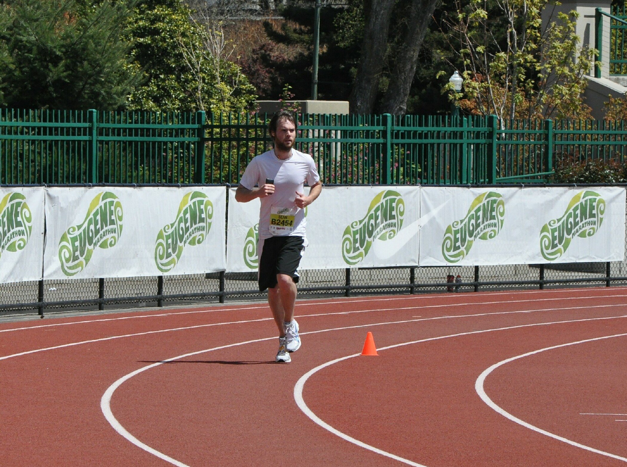 Sean Ogle running the Eugene Marathon.