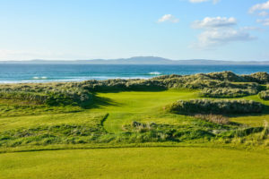 The 9th hole at Machrie Links Golf Club on Islay