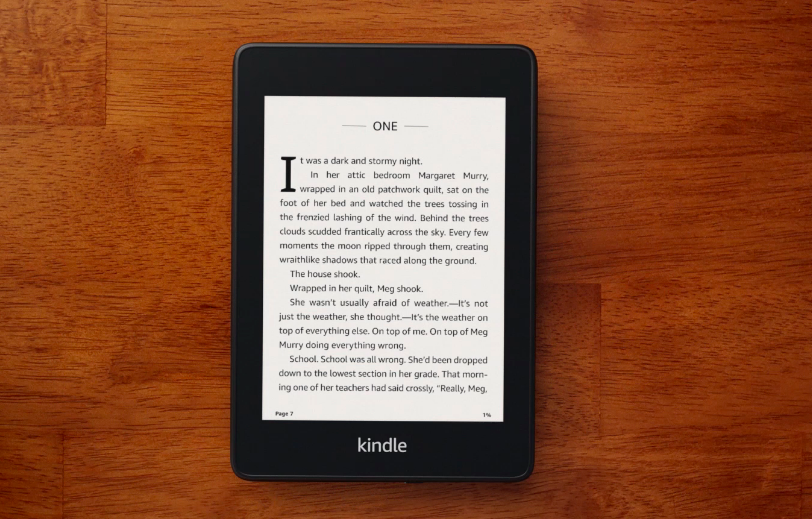 kindle paperwhite gifts for travelers